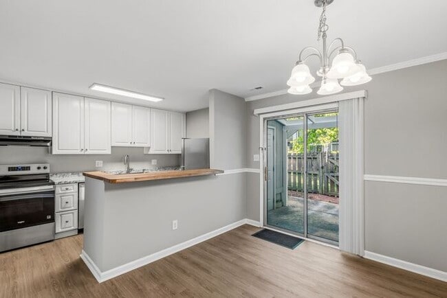 Building Photo - Updated 2-bedroom, 2.5-bath property Greensboro!