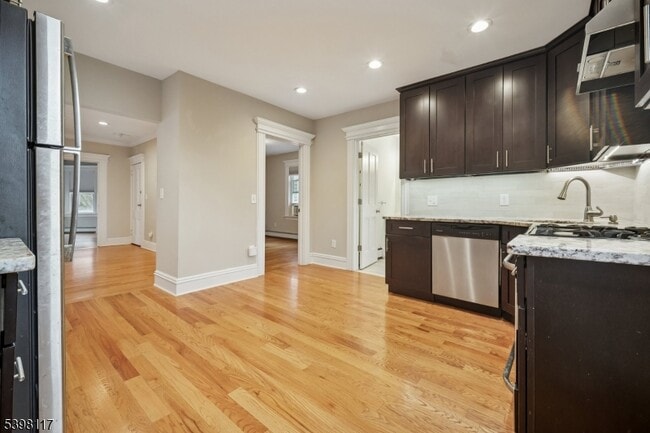 Building Photo - 159 Valley Rd