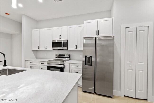 Building Photo - 456 Mercedes Ct