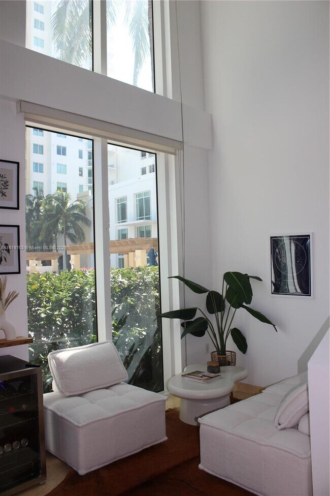 Building Photo - 1745 E Hallandale Beach Blvd