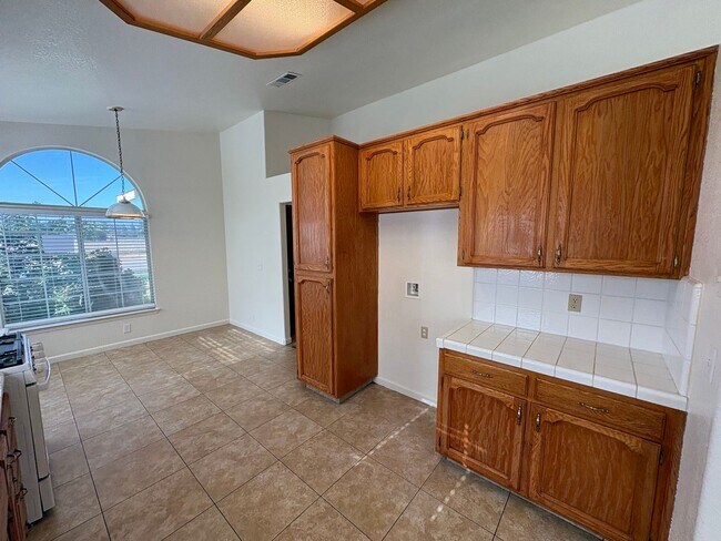 Building Photo - NE Visalia home Rent Ready!