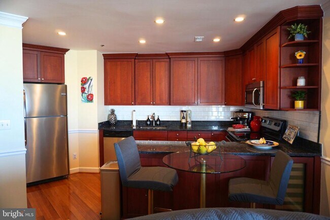 Building Photo - 100 Harborview Dr