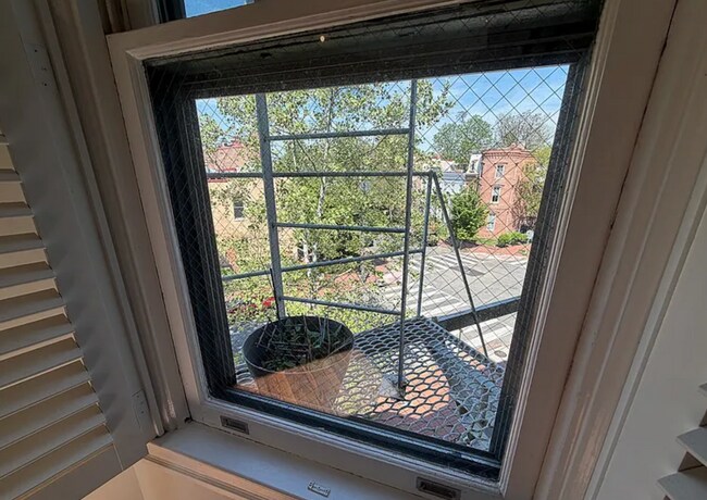 Building Photo - 101 7th St SE