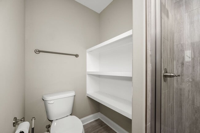 Building Photo - 555 Gresham Ln