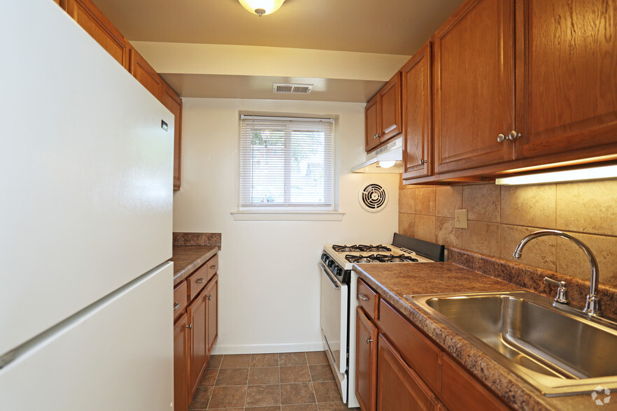 Kitchen - Canal House Apartments