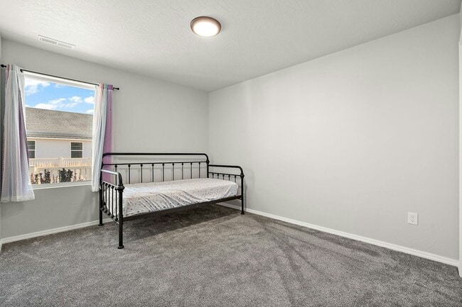 Building Photo - 16372 Whitley Ave