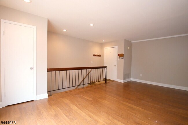 Building Photo - 1404 Normandy Ct