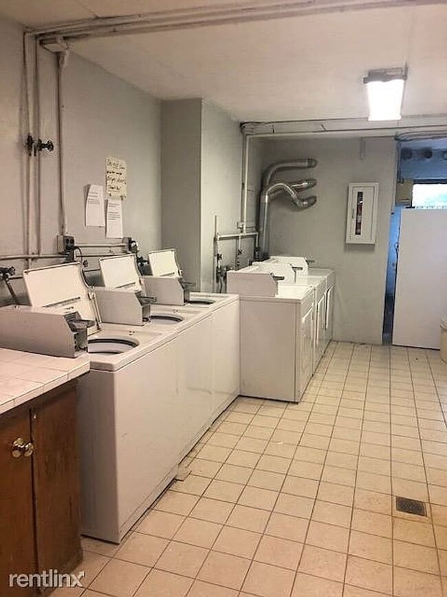 Building Photo - Green Line D - Mass Pike - Parking Included