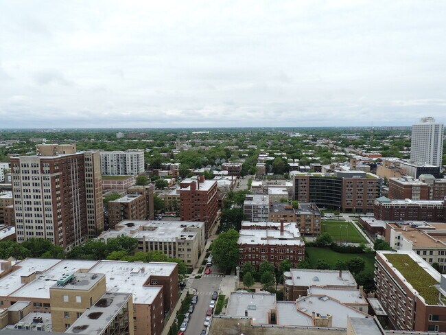 Building Photo - 6301 N Sheridan Rd