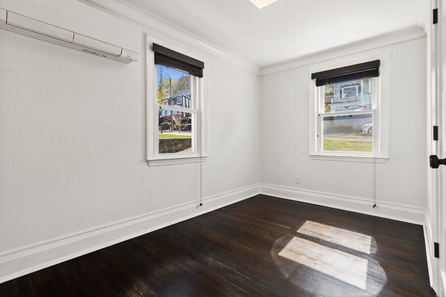 Building Photo - 23 Nicholas Ave