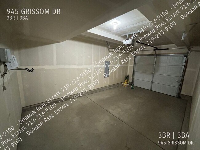 Building Photo - 945 Grissom Dr.