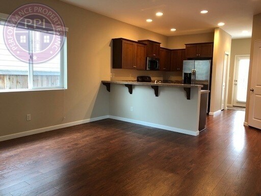 Building Photo - Orenco Station - Beautiful 4 Bedroom Gem! ...