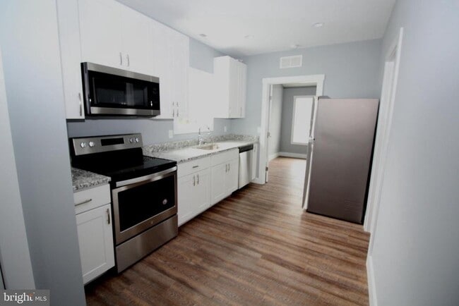 Building Photo - 306 Main St