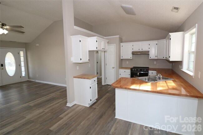 Building Photo - 711 Harvest Way