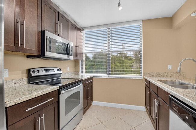 Building Photo - 450 Egret Cir