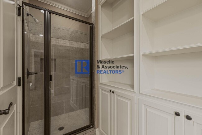 Building Photo - 403 Evian Way