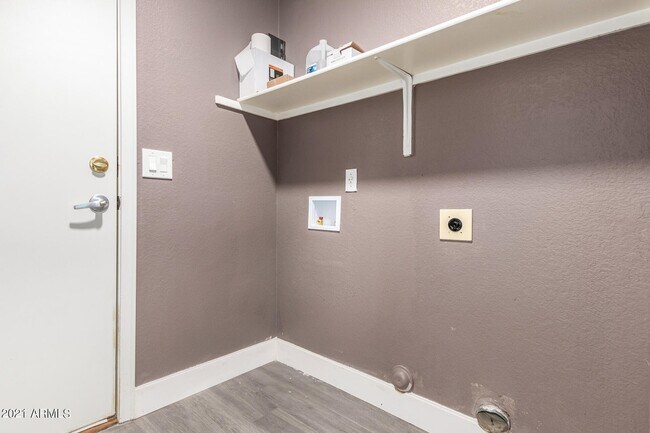 Building Photo - 875 N Ithica Ct