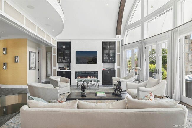 Building Photo - 61A S Bay Ave