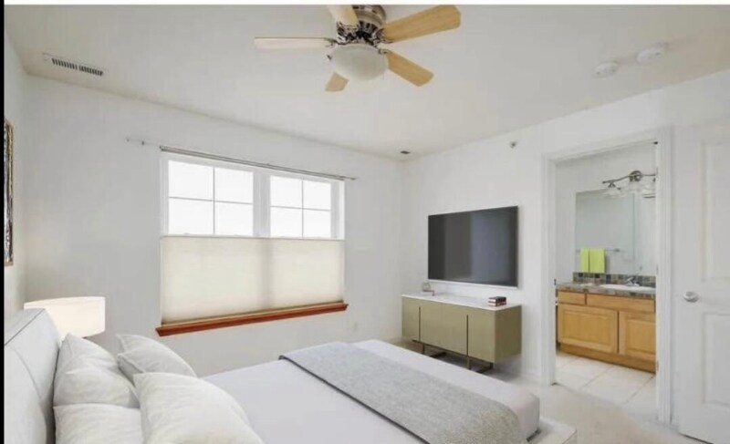 Building Photo - 1021 Blvd