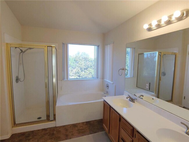 Building Photo - 1101 Wood Creek Dr