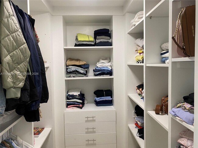 Building Photo - 185 SE 14th Terrace