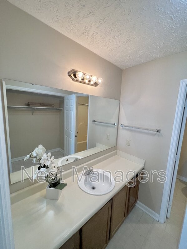 Building Photo - 1703 Winnabow Dr
