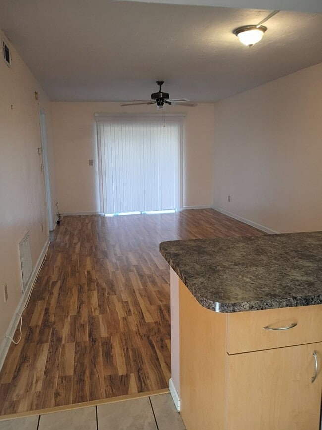 Building Photo - Tradewinds I