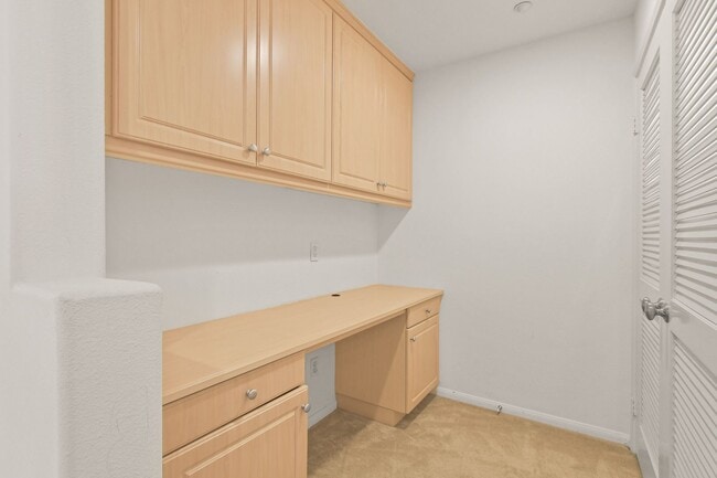 Building Photo - Act Fast: Charming Townhome in Central San...