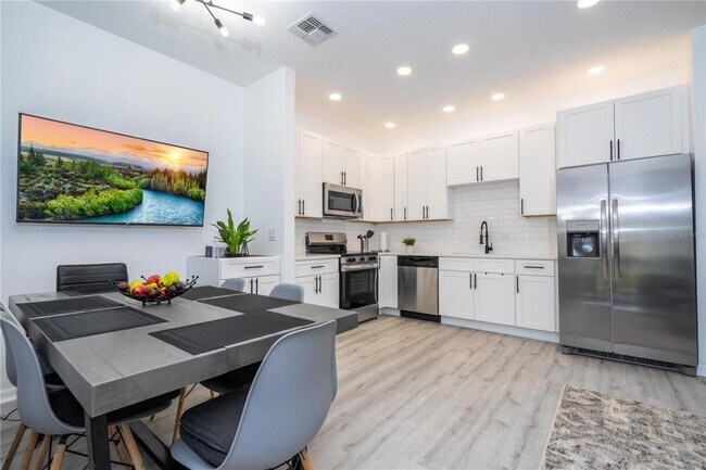 Building Photo - 2433 Caravelle Cir