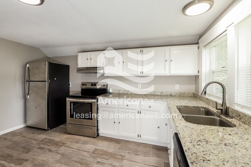 Building Photo - 624 Marion St