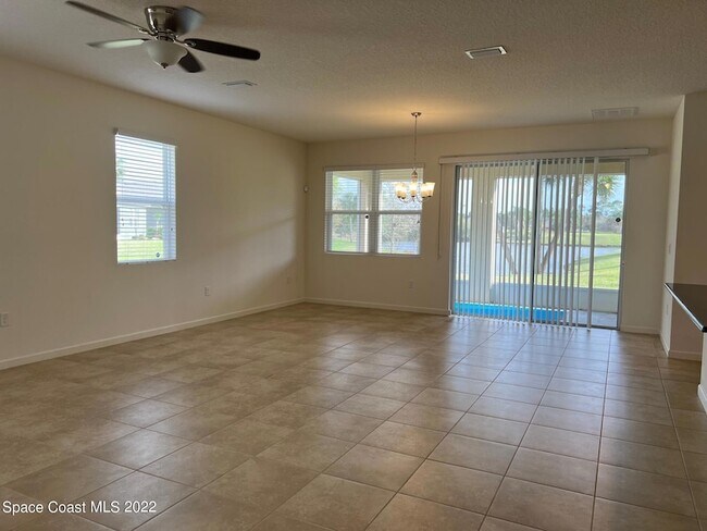Building Photo - 728 Remington Green Dr SE
