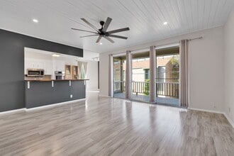 Building Photo - Charming 2 Bedroom Condominum