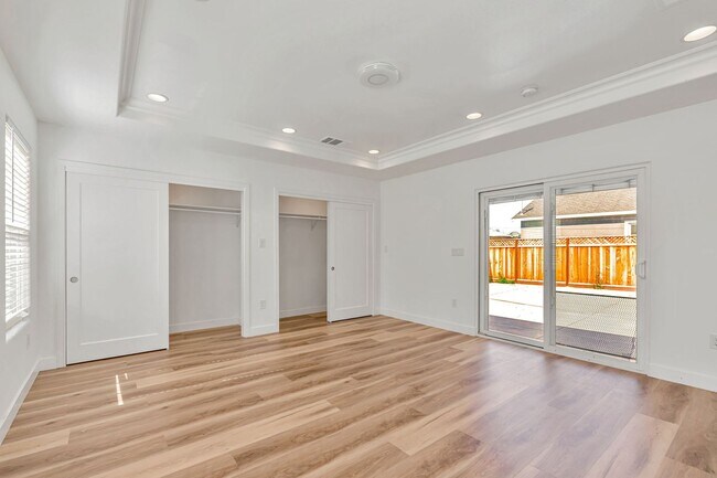 Building Photo - 2125 Walnut Grove Ave