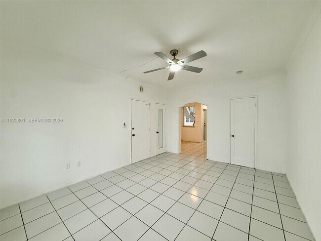 Building Photo - 610 12th St