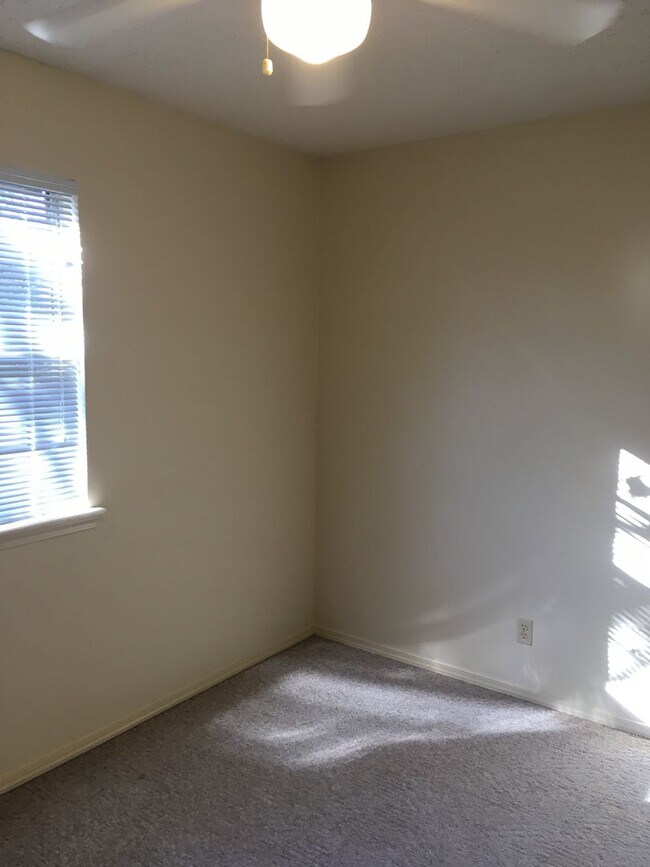 Building Photo - 73 W 16th Pl