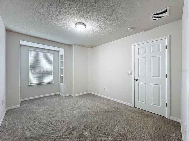 Building Photo - 2904 Windmill Dr