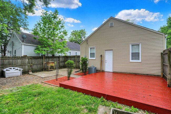 Building Photo - 5039 Primrose Ave