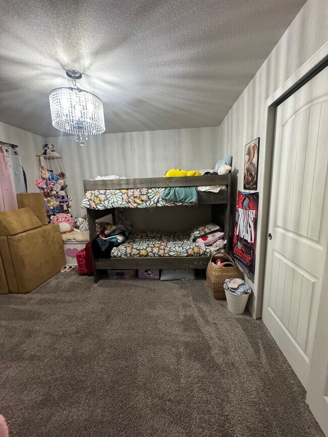 Building Photo - 3 Bed 2.5 Bath Home in Fountain Available in June