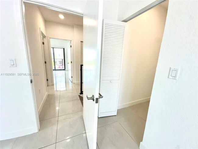 Building Photo - 1163 NW 2nd St