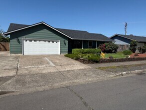 Building Photo - Well-kept house in desirable Thurston neighborhood!