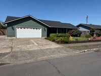 Building Photo - Well-kept house in desirable Thurston neighborhood!