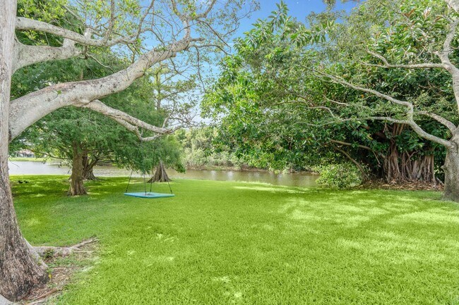Building Photo - 1497 S Club Dr