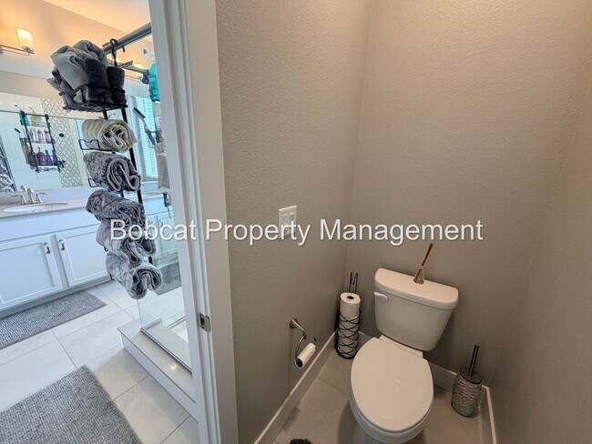 Building Photo - Stylish Corner Lot Townhome with No Rear Neighbors