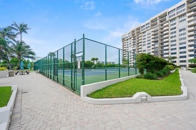 Building Photo - 5000 N Ocean Blvd