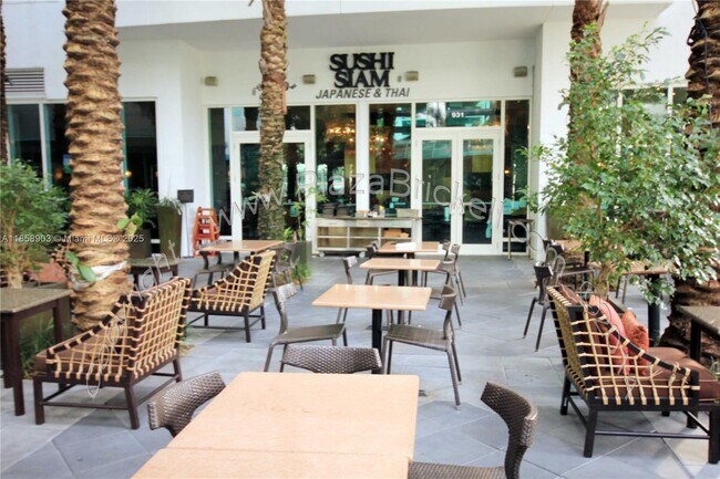 Building Photo - 950 Brickell Bay Dr