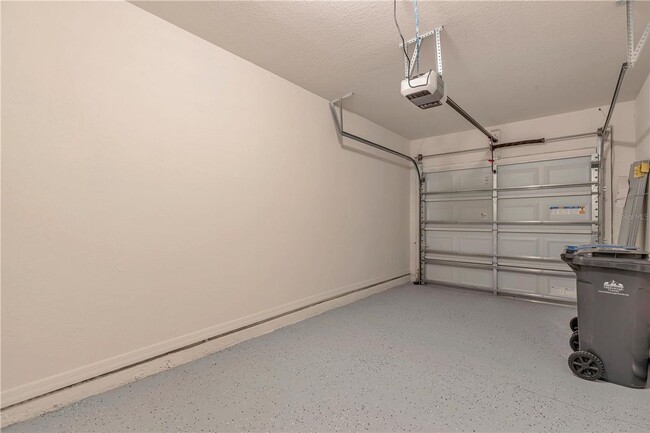 Building Photo - Beautiful, Clean and ready for move in 3/3/1cg Townhouse