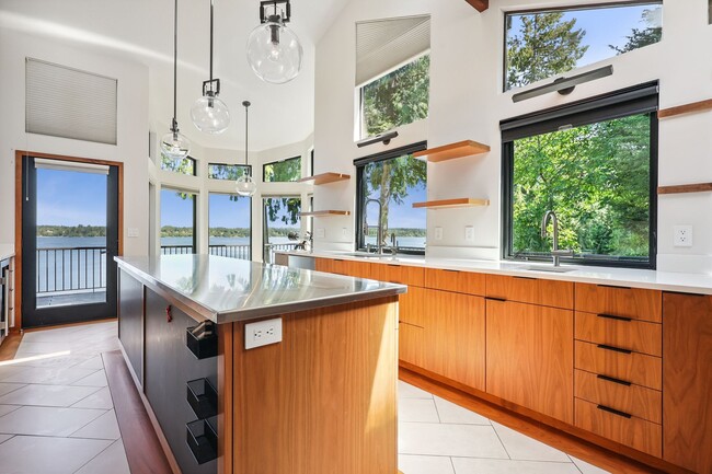 Building Photo - Stunning 3,146 Sq. Ft. Olympia Waterfront ...