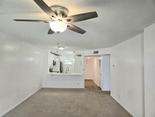 Building Photo - 1100 NW 87th Ave