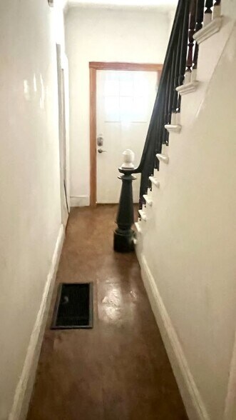 Building Photo - 92 Wallace St