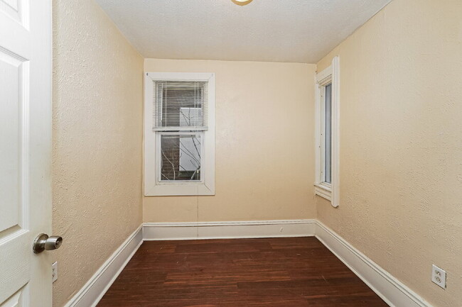 Building Photo - 6010 Wakefield Ave